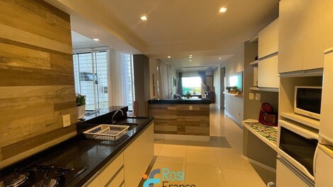 Apartamento 3 dormitórios frente mar Meia Praia SC