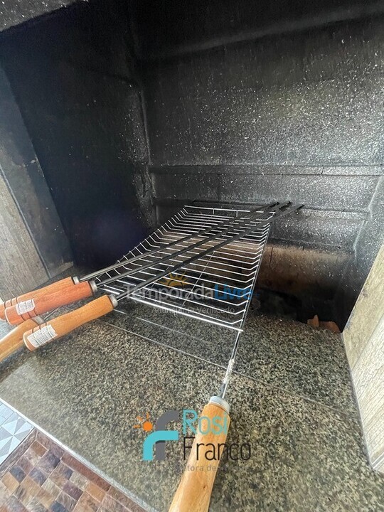 Apartamento para aluguel de temporada em Itapema (Meia Praia)