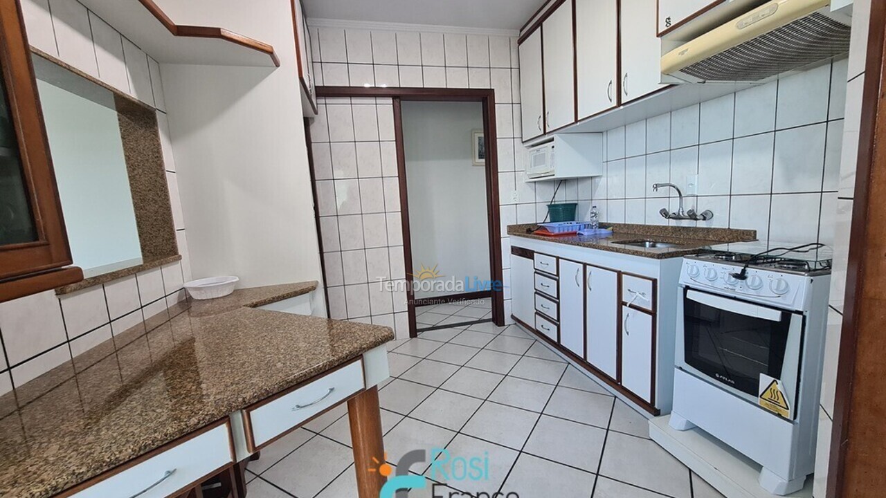 Apartamento para aluguel de temporada em Itapema (Meia Praia)