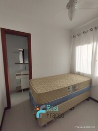Apartamento 4 dormitórios frente mar Meia Praia SC