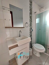 Apartamento 4 dormitórios frente mar Meia Praia SC
