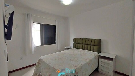 Apartamento 4 dormitórios frente mar Meia Praia SC