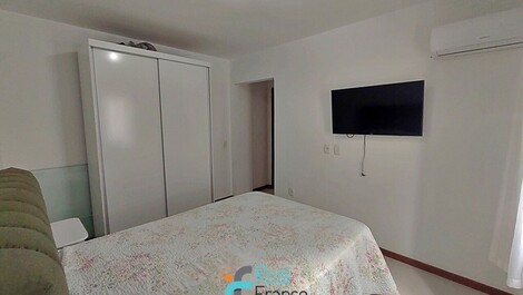 Apartamento 4 dormitórios frente mar Meia Praia SC