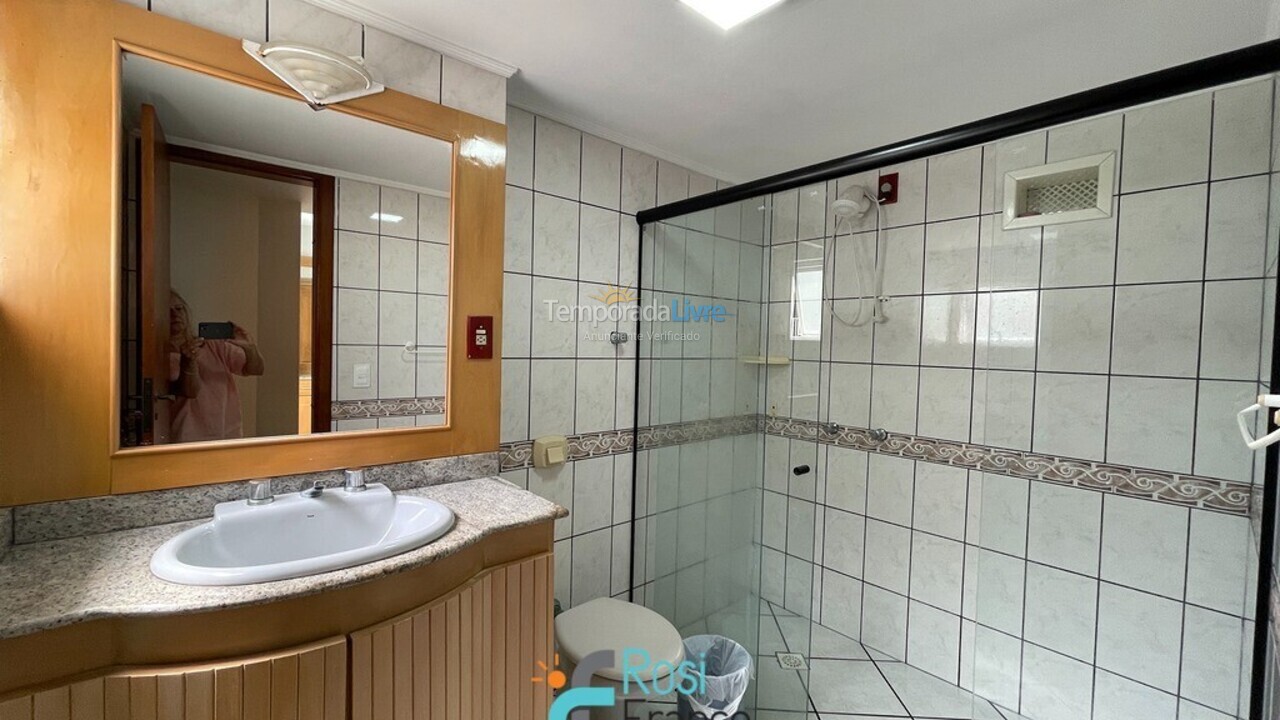 Apartamento para aluguel de temporada em Itapema (Meia Praia)