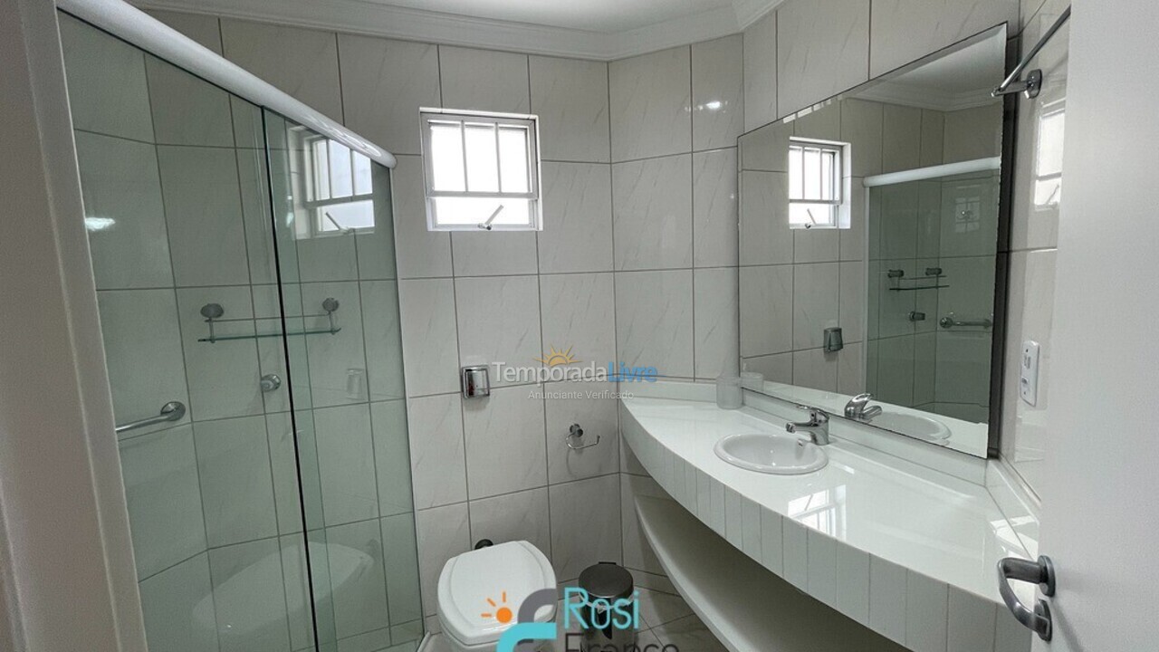 Apartamento para aluguel de temporada em Itapema (Meia Praia)