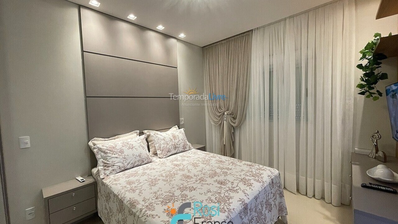 Apartamento para aluguel de temporada em Itapema (Meia Praia)