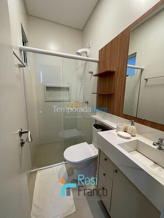 Apartamento para aluguel de temporada em Itapema (Meia Praia)