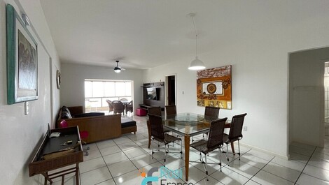 Apartamento de 3 habitaciones frente al mar Meia Praia SC