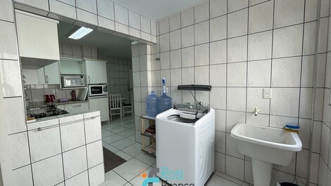 Apartamento de 3 habitaciones frente al mar Meia Praia SC