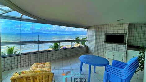 Apartamento de 4 habitaciones frente al mar Itapema SC