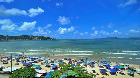 Apartamento de 4 habitaciones frente al mar Itapema SC