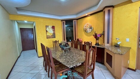 Apartamento de 4 habitaciones frente al mar Itapema SC