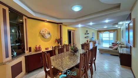 Apartamento de 4 habitaciones frente al mar Itapema SC