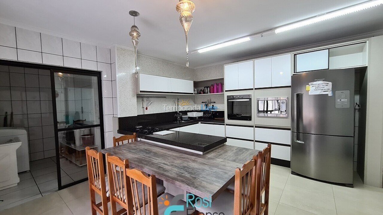 Apartment for vacation rental in Itapema (Meia Praia)