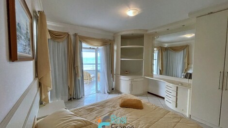 Apartamento de 4 habitaciones frente al mar Itapema SC