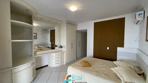 Apartamento de 4 habitaciones frente al mar Itapema SC