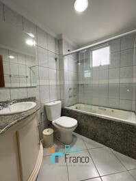 Apartamento de 4 habitaciones frente al mar Itapema SC