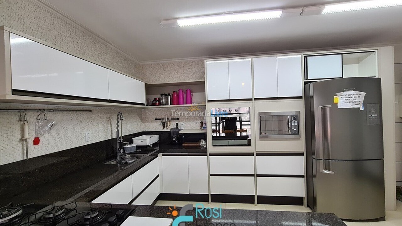 Apartment for vacation rental in Itapema (Meia Praia)