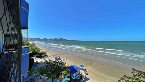 Apartamento 3 dormitórios frente mar Meia Praia SC