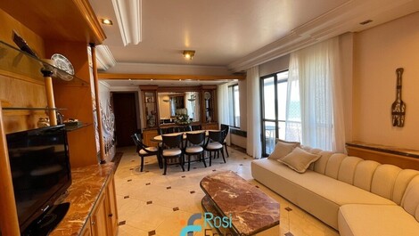 Apartamento 3 dormitórios frente mar Meia Praia SC