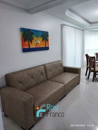 Apartamento con 3 suites y vista al mar en Meia Praia, Itapema, SC.
