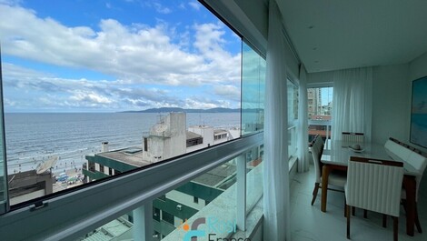 Apartamento de lujo de 4 suites a pocos pasos de la playa en Meia Praia