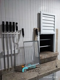 Apartamento con 3 suites y vista al mar en Meia Praia, Itapema, SC.