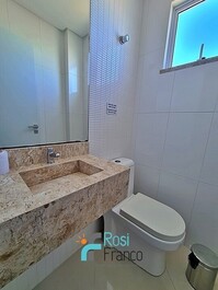 Apartamento con 3 suites y vista al mar en Meia Praia, Itapema, SC.