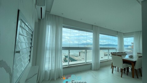 Apartamento de lujo de 4 suites a pocos pasos de la playa en Meia Praia