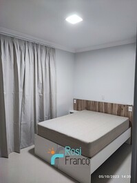 Apartamento con 3 suites y vista al mar en Meia Praia, Itapema, SC.