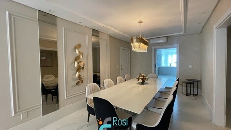 Apartamento de lujo de 4 suites a pocos pasos de la playa en Meia Praia