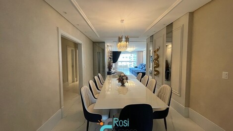 Apartamento de lujo de 4 suites a pocos pasos de la playa en Meia Praia