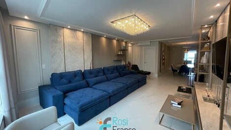 Apartamento de lujo de 4 suites a pocos pasos de la playa en Meia Praia