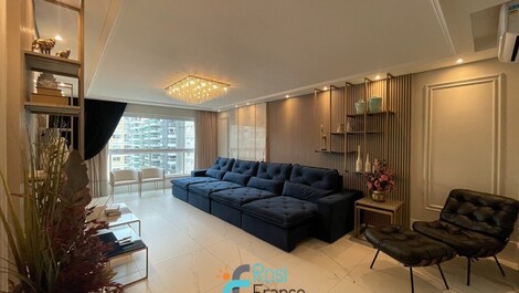 Apartamento de lujo de 4 suites a pocos pasos de la playa en Meia Praia