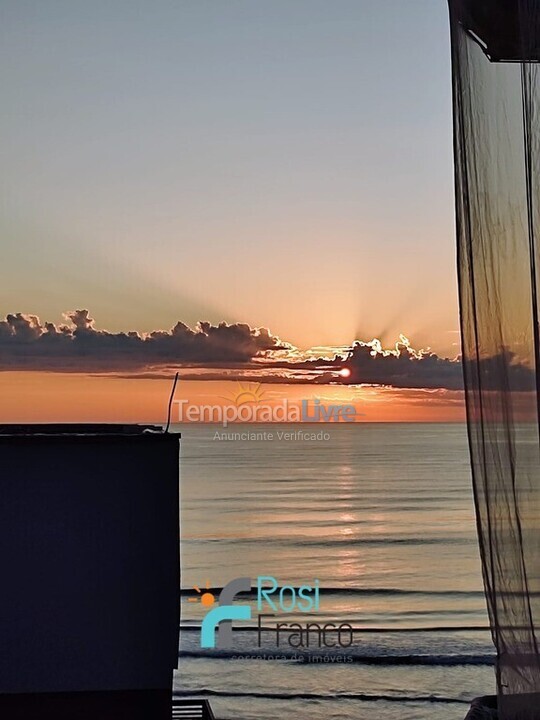 Apartamento para aluguel de temporada em Itapema (Meia Praia)