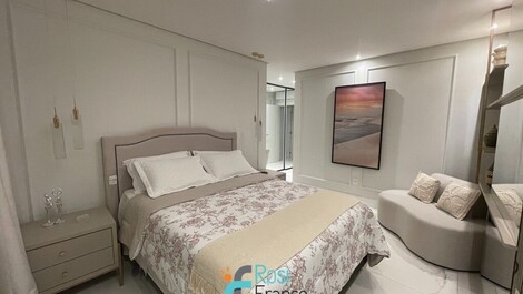 Apartamento de lujo de 4 suites a pocos pasos de la playa en Meia Praia