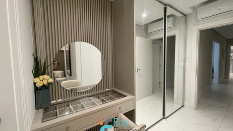 Apartamento de lujo de 4 suites a pocos pasos de la playa en Meia Praia