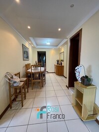 Apartamento 3 dormitórios quadra mar Meia Praia