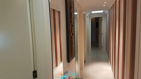 4 bedroom apartment facing the sea in Meia Praia SC