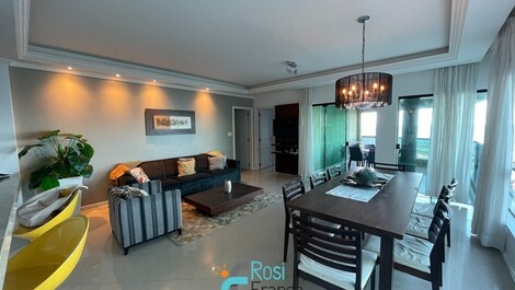 Apartamento 4 dormitórios frente mar Meia Praia SC