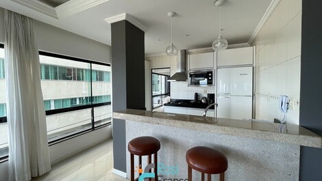 Apartamento 4 dormitórios frente mar Meia Praia SC