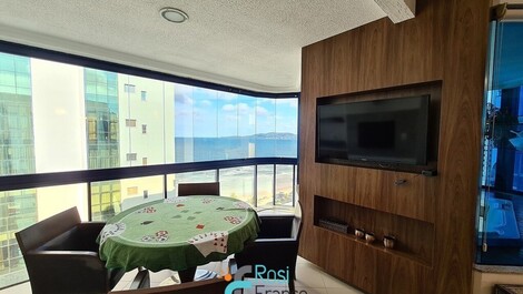 Apartamento de 4 suites en Meia Praia, SC, cerca del mar