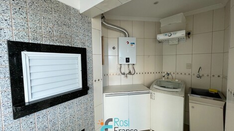 Apartamento 4 dormitórios frente mar Meia Praia SC