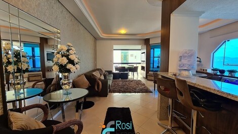 Apartamento de 4 suites en Meia Praia, SC, cerca del mar