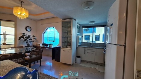 Apartamento de 4 suites en Meia Praia, SC, cerca del mar