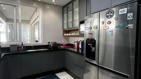 CASA EM CONDOMÍNIO NA PRAIA DE JUQUEHY# PÉ NA AREIA#LITORAL SP