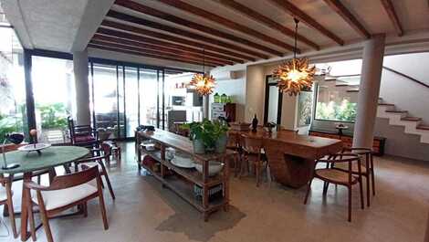 Casa frente al mar en Camburi - condominio