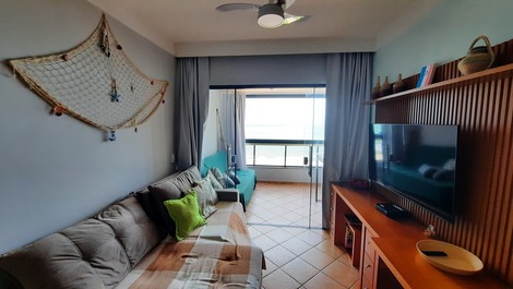 GREAT POINT APARTMENT WITH BALCONY IN FRONT OF MORRO GUARAPARI BEACH