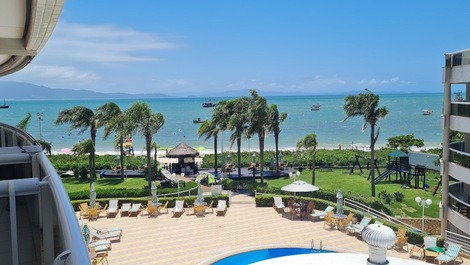 Luxurious Apartment with 3 Suites with a wide view of the sea!