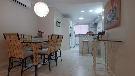 Luxurious Apartment with 3 Suites with a wide view of the sea!